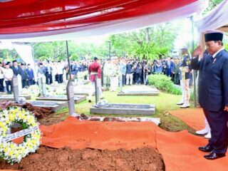 Kepergian Try Sutrisno: Upacara militer di TMP Kalibata dipimpin Presiden Prabowo