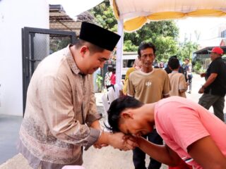 Hari kedua lebaran, Bupati Bintan sambut warga di kediamannya
