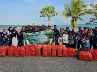 Semangat ramadan di Karimun, komunitas pojol turun ke jalan berbagi kebahagiaan