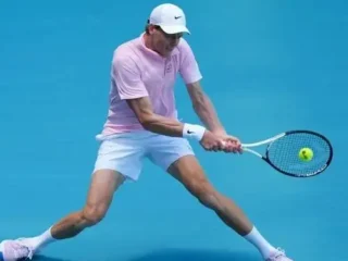 Jannik Sinner semakin dekat dengan "Sunshine Double" usai tumbangkan Zverev di semifinal Miami Open