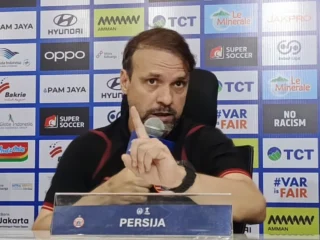 Souza kritik lapangan JIS usai Persija gagal menang lawan Dewa United