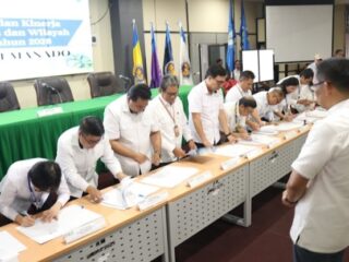 Dukung wilayah bebas korupsi, pimpinan Univeritas Manado tandatangani pakta integritas dan perjanjian kerja