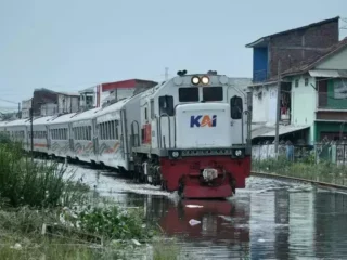 Genangan air di lintas Padas–Telawa, KAI batasi kecepatan kereta