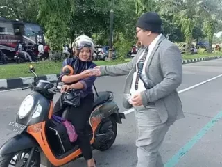 Sebanyak 2.026 telur Paskah dibagikan umat Kristiani Boyolali di Jalan Raya