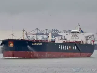 AS tangguhkan pengeboman, Selat Hormuz dibuka: Tanker Pertamina masih tertahan