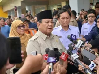 Jenguk korban kecelakaan kereta api, Prabowo nyatakan siapkan Rp4 T perbaiki 1.800 perlintasan kereta