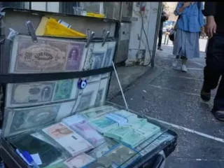 Blokade AS perbesar tekanan terhadap perekonomian Iran, mata uang rial anjlok sentuh rekor terendah