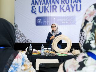 Dorong keterampilan lokal, Otorita IKN latih kerajinan rotan dan ukir kayu