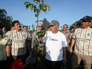 Aksi menanam jadi gaya hidup di Nusantara, 700 bibit ditanam di Plaza Legislatif