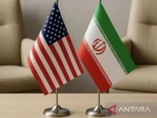 Trump: Tidak ada pungutan di Selat Hormuz, AS ambil paksa uranium Iran jika kesepakatan gagal