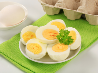Telur rebus sebaiknya dikonsumsi paling lama 1 pekan setelah dimasak