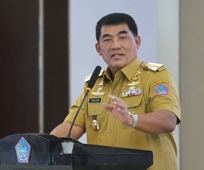 Gubernur Sulut Yulius Selvanus
