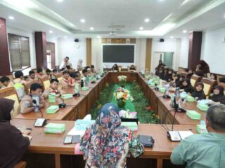 DPRD Batam terima kunjungan siswa SDIT, kenalkan fungsi legislatif sejak dini