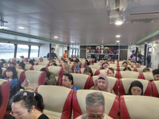 Wisatawan membludak di Batam Center, dorongan peningkatan fasilitas pelabuhan dan destinasi wisata