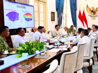 Prabowo Ratas mendadak: Giant sea wall jadi prioritas, pemerintah panggil akademisi dan industri