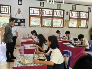 Tinjau MBG di Minahasa, Wapres Gibran soroti kondisi fasilitas sekolah