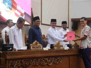 Paripurna DPRD Batam: Laporan reses fraksi diserahkan, fokus ke program Pembangunan 2027