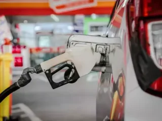 Bohong! Pertamina nyatakan tidak benar mobil 1.400 Cc ke atas dilarang isi Pertalite