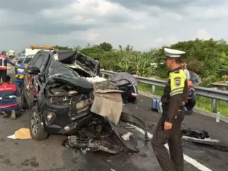 Dua orang tewas ketika mobil Anggota DPR Gus Hilman kecelakaan di Tol Paspro, Jatim