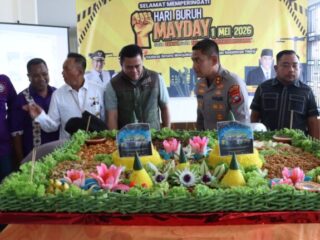 May Day sejuk di Bintan, potong tumpeng hingga berbagi sembako, wujud Polri hadir untuk buruh