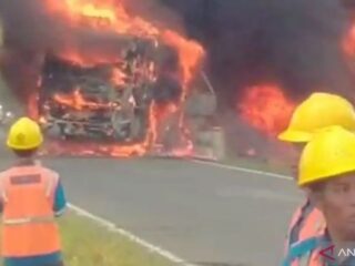 Neraka di jalan lintas Sumatra: Truk tangki vs bus ALS, 16 penumpang tewas terpanggang