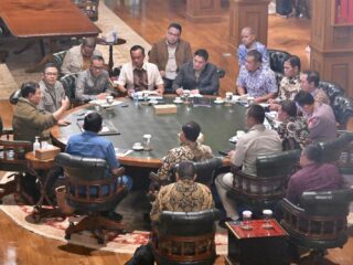 Fokus bahas kesejahteraan buruh dan peran perguruan tinggi, Prabowo pimpin ratas di Hambalang