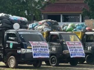 Tak hanya sampaikan tuntutan, 'May Day' Batam diisi aksi nyata: SPSI turunkan 60 armada angkut sampah