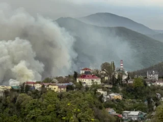 Sepanjang 60 km pesisir pantai Rusia tercemar minyak akibat serangan drone Ukraina