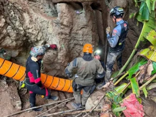 Lima warga ditemukan selamat usai terjebak sepekan di gua banjir Laos