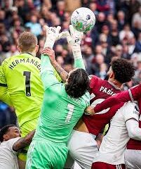 Dulu, legenda MU ini sering kritik 'The Gunners', sekarang bela putusan wasit menangkan Arsenal