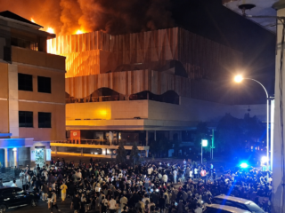 Kebakaran hebat landa Mega Mall Manado, 1 korban dilaporkan meninggal dunia
