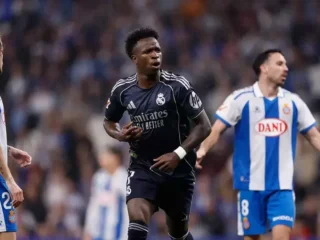 Sikat Espanyol 2-0, Real Madrid tunda pesta juara Barcelona