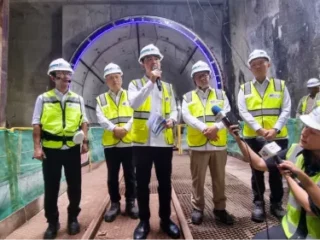 Pastikan kelancaran pembangunan transportasi publik, Wapres Gibran tinjau MRT Fase 2A Jakarta (Bundaran HI-Monas)