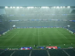 Piala Dunia 2026: Akibat cuaca buruk, laga babak ke-2 Prancis vs Irak ditunda dengan keunggulan Les Bleus 1-0