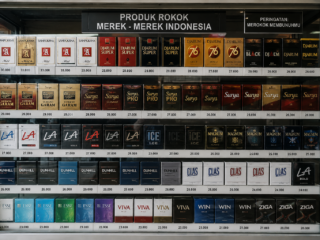 Geger! Bungkus rokok bakal 1 warna, Kemenkes buka suara: Bukan larangan merokok, tapi lindungi generasi muda