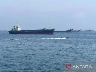 Lintasi Selat Hormuz, AS kawal 70 kapal dagang