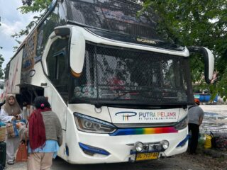 Lagi, bus Aceh dilempari batu, Balita nyaris jadi korban