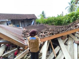 Gempa M 6,7 guncang Sulteng, belasan rumah di Parigi Moutong rusak