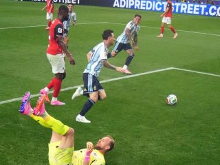 Peringatan Casemiro terbukti: Kiper Austria ejek Messi, gawangnya dijebol dua kali