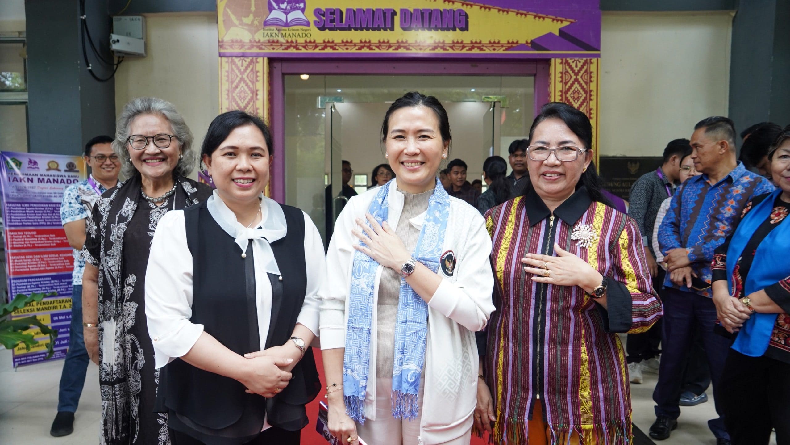 Veronica Tan di IAKN Manado