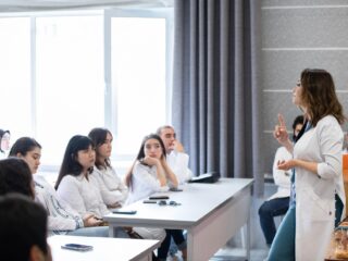 Mengkhawatirkan! Sejak 2020 ribuan calon dokter terancam gagal raih gelar profesi, pakar UGM desak pemerintah hadirkan solusi berkeadilan