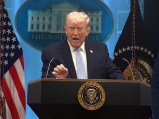 Asap kebakaran hutan Kanada tutup sebagian kawasan AS, Trump ngamuk dan ancam kenakan tarif
