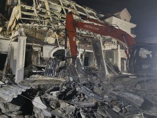 Lansia dan Balita selamat, 4 korban belum ditemukan ketika rumah mewah di Grand Polonia Medan meledak