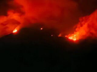 Gemuruh gunung Karangetang terdengar hingga pos jaga, Badan Geologi minta warga waspada
