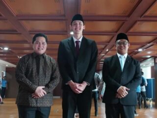 Setelah diambil sumpah, striker jangkung Mitchel Baker siap bela Timnas Indonesia