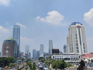 Perkiraan cuaca Jakarta hari ini: cerah sejak pagi, potensi hujan ringan mengguyur tiga wilayah malam nanti