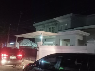 Rumah Bupati Lombok Barat digeledah KPK, penyidik bawa sejumlah koper