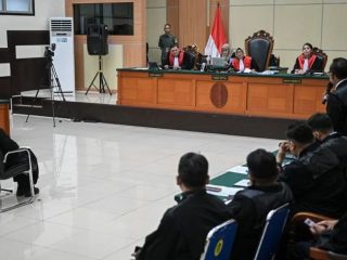 Sidang perdana tuduhan ijazah palsu Jokowi hadirkan terdakwa dr Tifa