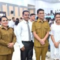Bupati kepulauan Talaud Welly Titah mendampingi nikah massal warganya di Manado.