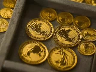 Harga emas menguat tipis, pasar menunggu data ketenagakerjaan AS
